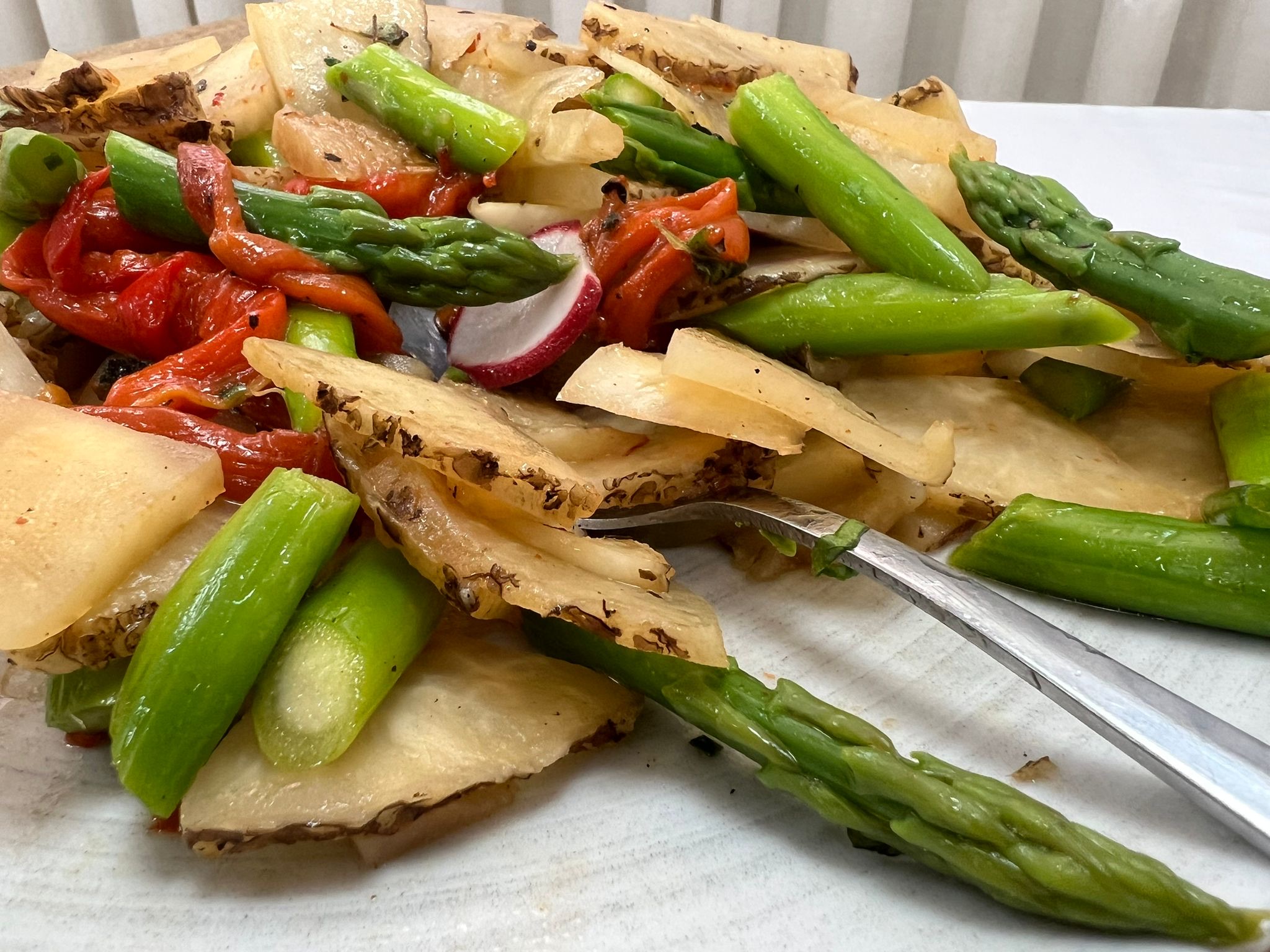 ירקות צלויים ואספרגוס